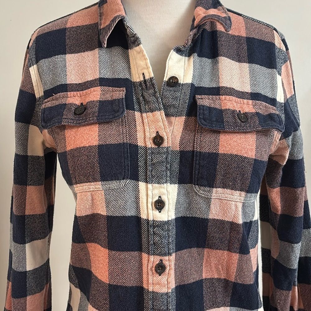 Patagonia Worn Wear Flannel Checkered Shirt in Navy and Peach XS - Picture 3 of 11